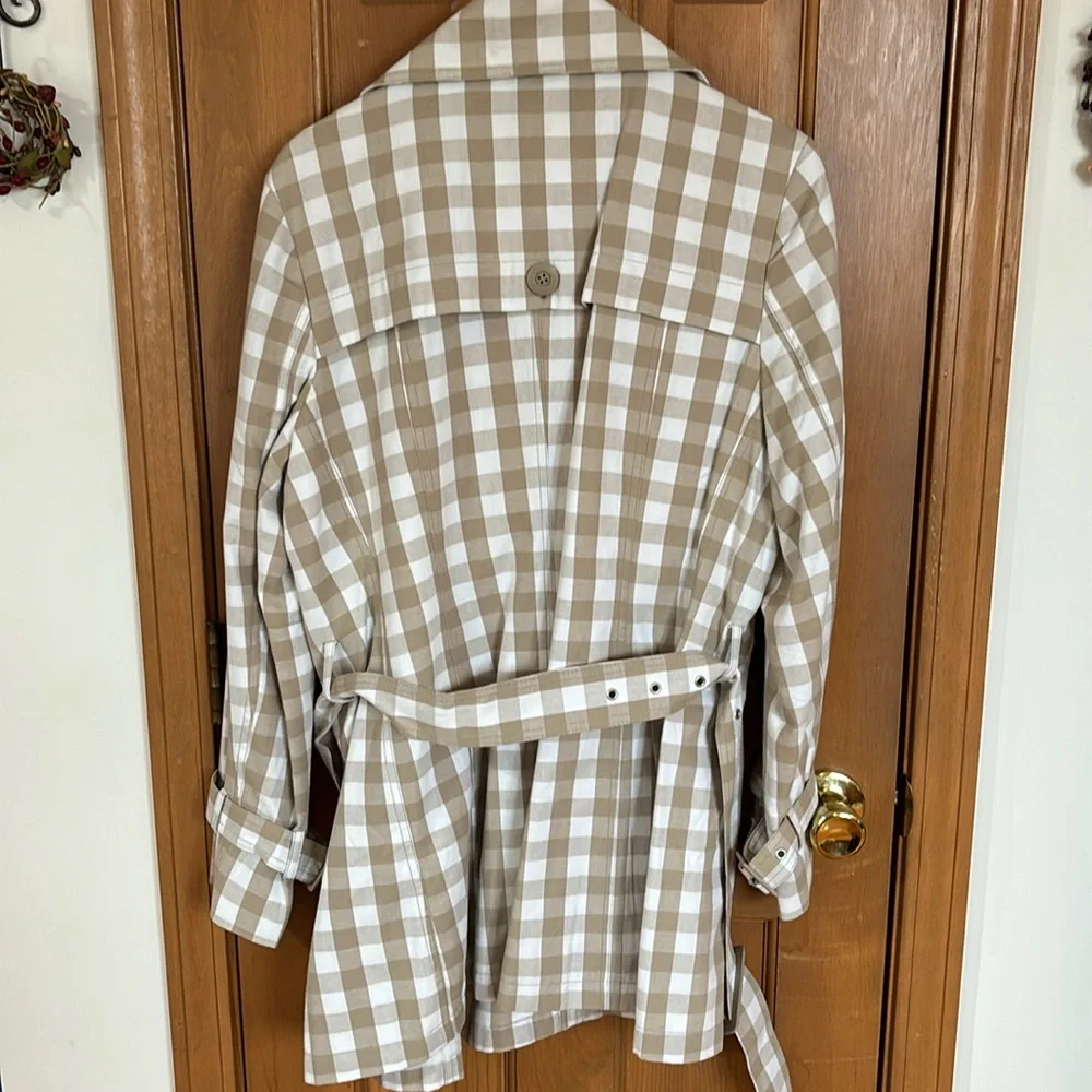 Brand new spring coat - Picture 2 of 4
